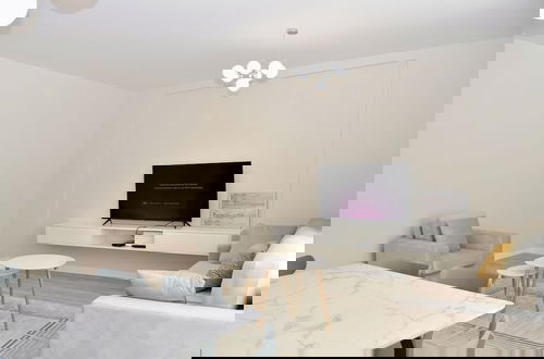 Foto 7 - White Moon Apartment 302