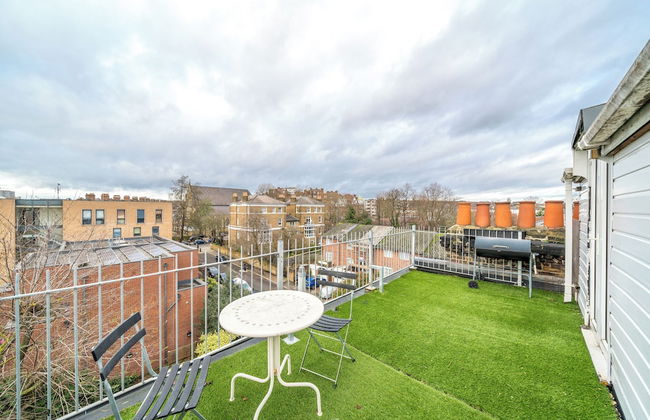 JOIVY Cosy maisonette near Abbey Road - Photo 1