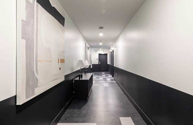 Dual Bachelor Pads w/ Rooftop Lounge & Games Sleeps 26 5 Min to Broadway - Foto 50