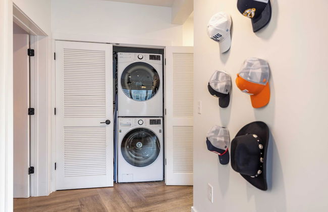 Dual Bachelor Pads w/ Rooftop Lounge & Games Sleeps 26 5 Min to Broadway - Foto 27