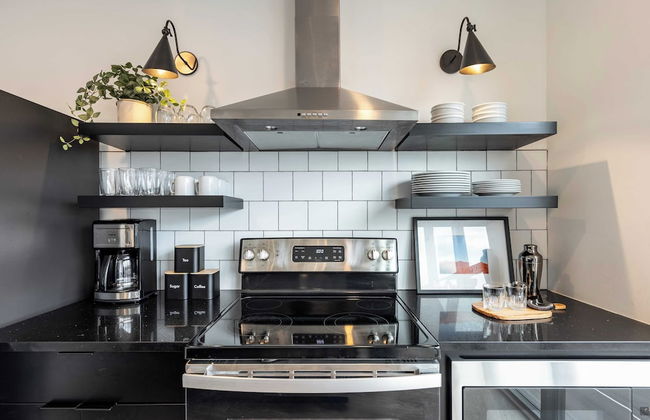 Dual Bachelor Pads w/ Rooftop Lounge & Games Sleeps 26 5 Min to Broadway - Foto 12