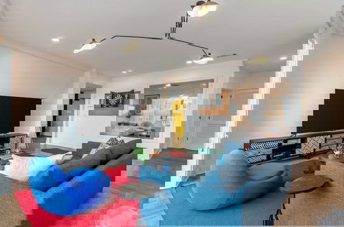 Foto 6 - Dual Bachelor Pads w/ Rooftop Lounge & Games Sleeps 26 5 Min to Broadway