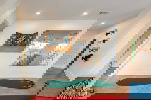 Foto 4 - Dual Bachelor Pads w/ Rooftop Lounge & Games Sleeps 26 5 Min to Broadway