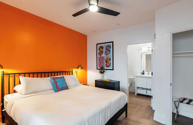 Dual Bachelor Pads w/ Rooftop Lounge & Games Sleeps 26 5 Min to Broadway - Foto 17