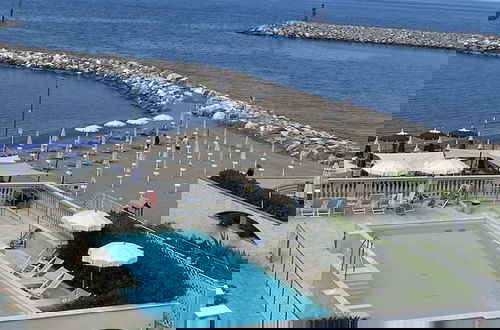 Foto 12 - Seafront Building With Private Parking Space-rif Ross2m