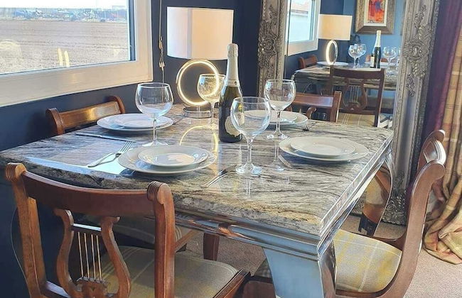 2 Bed Chalet Sleeps 5 - Pets, Parking, Sea Views - Foto 14