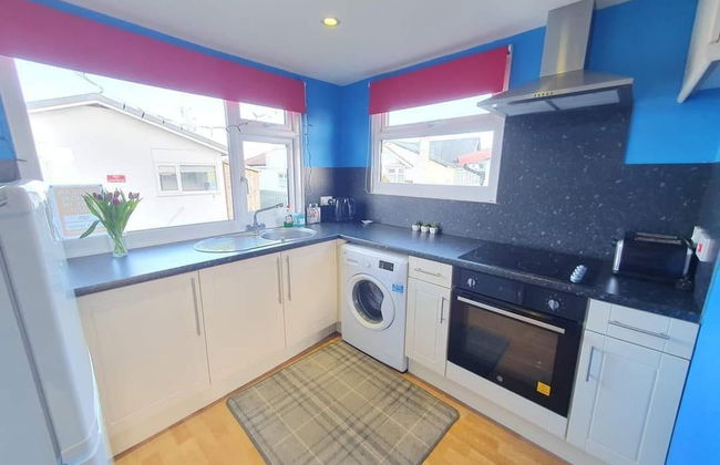 2 Bed Chalet Sleeps 5 - Pets, Parking, Sea Views - Foto 8