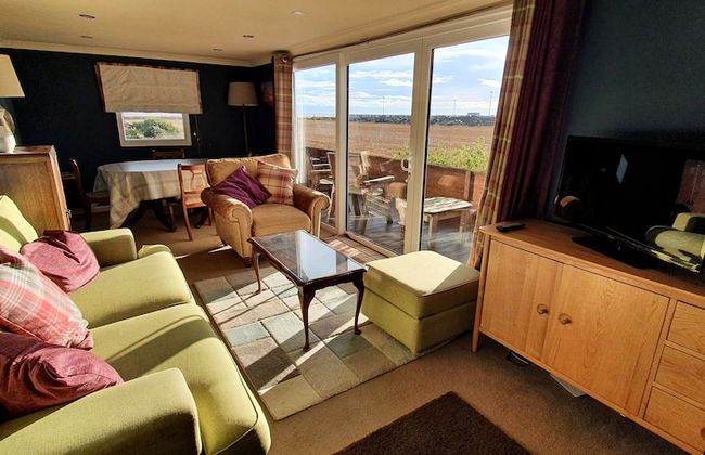 2 Bed Chalet Sleeps 5 - Pets, Parking, Sea Views - Foto 9