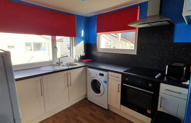 2 Bed Chalet Sleeps 5 - Pets, Parking, Sea Views - Foto 7