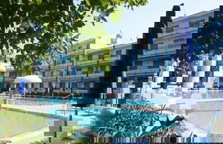 Foto 1 - Comfortable Apartment in Residence With a Pool