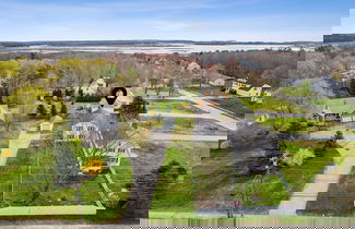 Foto 1 - The Coastal Nest Stay for 5!