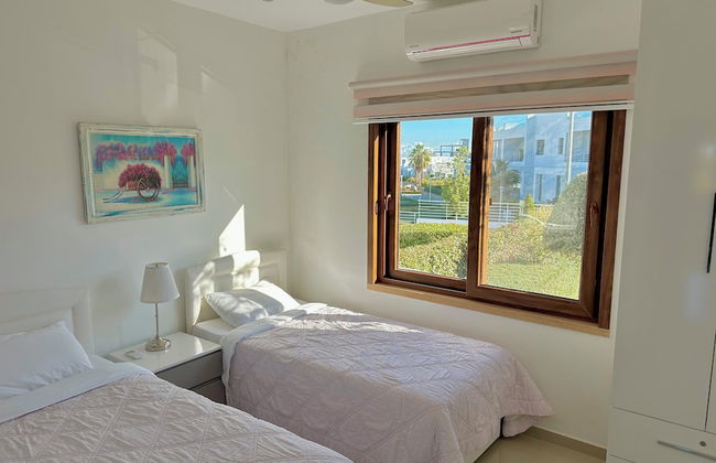 Poolside 2 Bedroom Vacation Rental With Garden Terrace - Foto 1