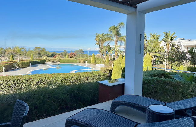 Poolside 2 Bedroom Vacation Rental With Garden Terrace - Foto 19