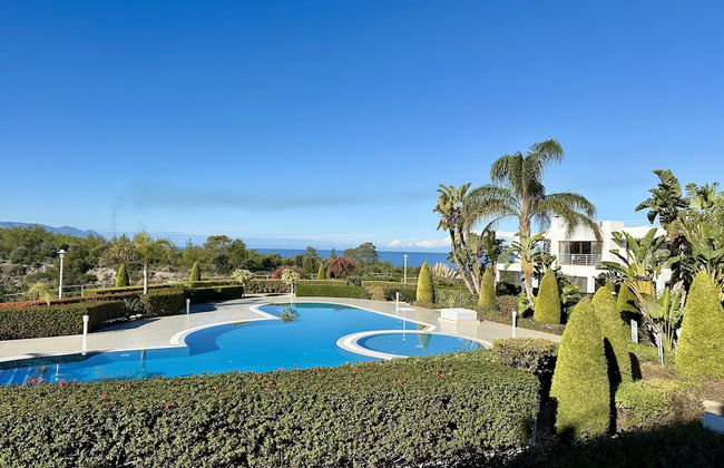 Poolside 2 Bedroom Vacation Rental With Garden Terrace - Foto 21