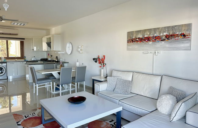 Poolside 2 Bedroom Vacation Rental With Garden Terrace - Foto 9