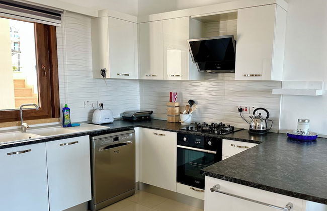 Poolside 2 Bedroom Vacation Rental With Garden Terrace - Foto 23