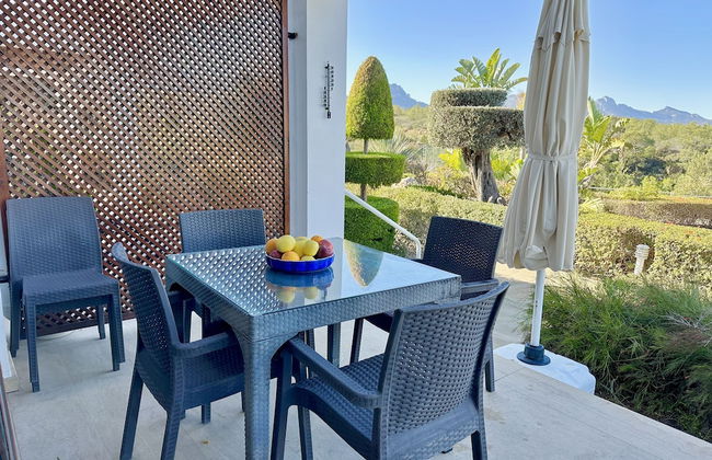 Poolside 2 Bedroom Vacation Rental With Garden Terrace - Foto 12
