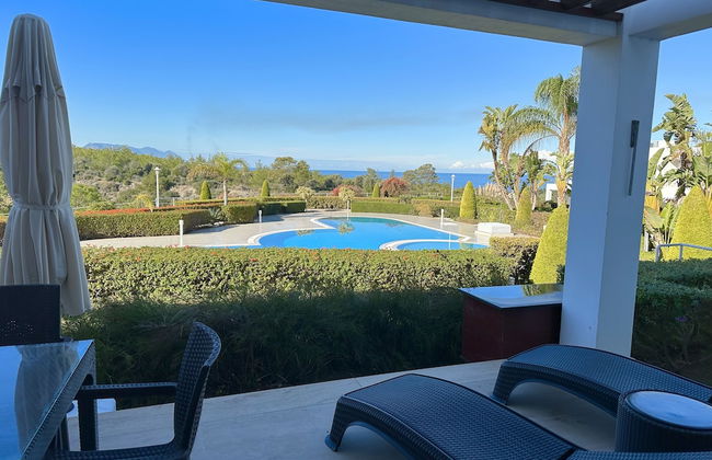 Poolside 2 Bedroom Vacation Rental With Garden Terrace - Foto 20