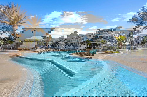 Foto 43 - Walk to the Beach, Pool, 5bdr, 3 Porches Beach Sea-ker's Retreat by Avantstay