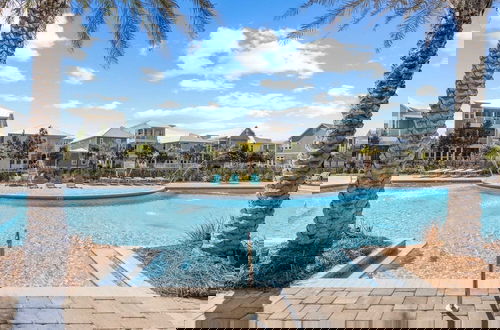 Foto 2 - Walk to the Beach, Pool, 5bdr, 3 Porches Beach Sea-ker's Retreat by Avantstay