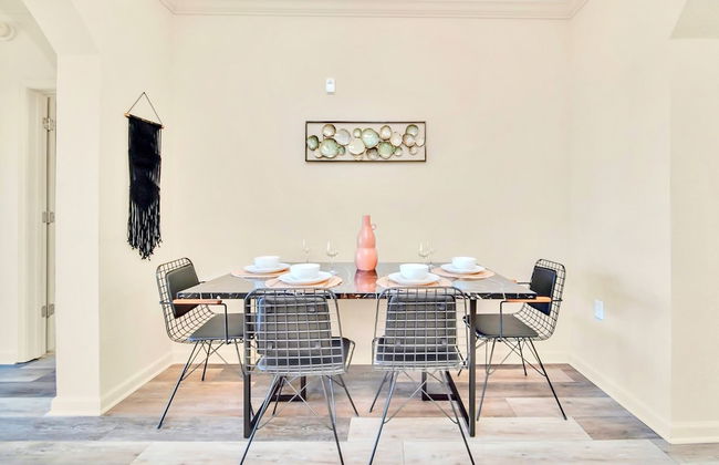 Upstay - Modern Condo w Pool Hot Tub and Sauna - Foto 12