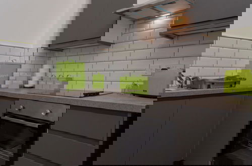 Foto 13 - 3-bedroom Apartment by Eden Project - Free Parking