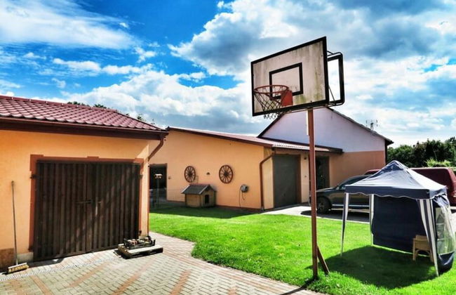 Cottage by Lake Ostrowieckie With Private Beach - Foto 17