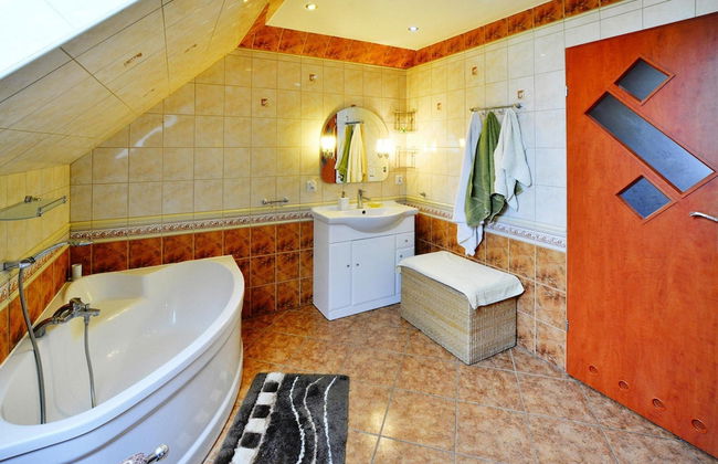 Cottage by Ostrowieckie Lake With Private Beach - Foto 10