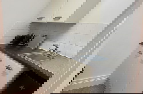 Photo 4 - Family Friendly One Bedroom Apartment w King Bed