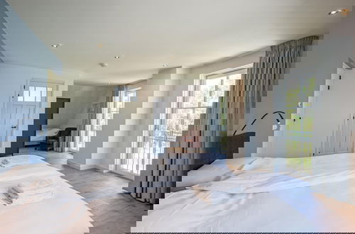 Foto 11 - Luxury Family Villa in a Beautiful Location
