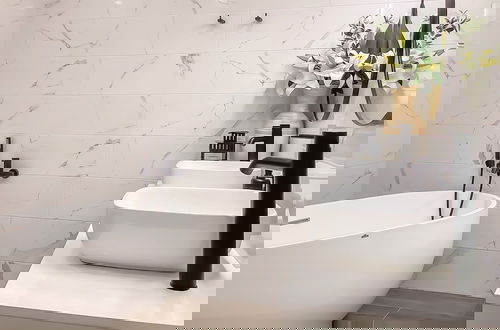 Foto 11 - Modern Beautiful Pool And Sea Apt Qawra