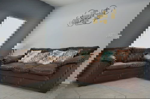 Foto 1 - Elegant Apartment 10 min to Mercedes Outlets