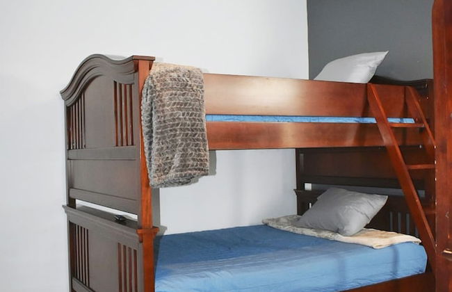 Elegant Apartment 10 min to Mercedes Outlets - Foto 14