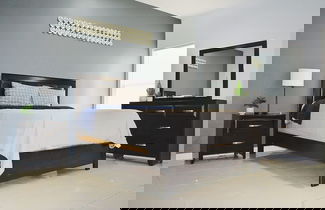 Foto 2 - Elegant Apartment 10 min to Mercedes Outlets