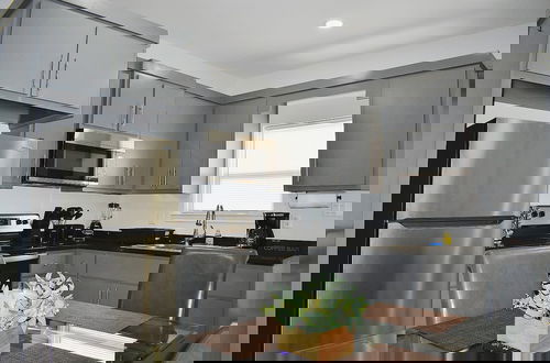 Foto 4 - Elegant Apartment 10 min to Mercedes Outlets