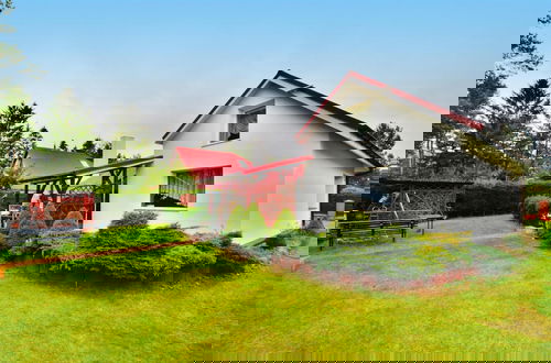 Foto 17 - Spacious Cottage, Idyllic Right on the Lake, Spore