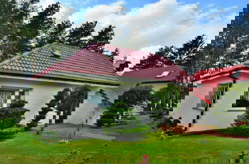 Foto 15 - Spacious Cottage, Idyllic Right on the Lake, Spore