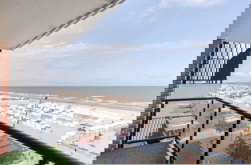 Foto 16 - Frontal Seaview Apartment in Blankenberge