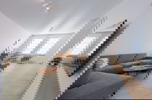 Foto 5 - Modern House Julie With Spacious Garden and Garage