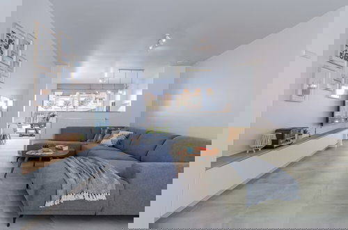 Foto 4 - Modern House Julie With Spacious Garden and Garage