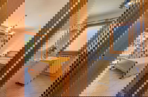 Foto 15 - Spacious Apartment With Terrace by Wonderful Italy