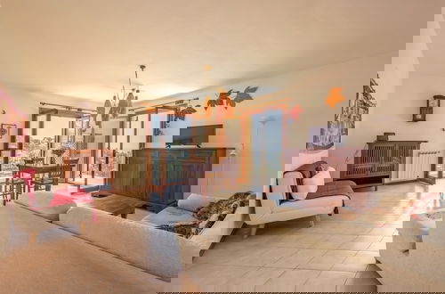 Foto 8 - Spacious Apartment With Terrace by Wonderful Italy