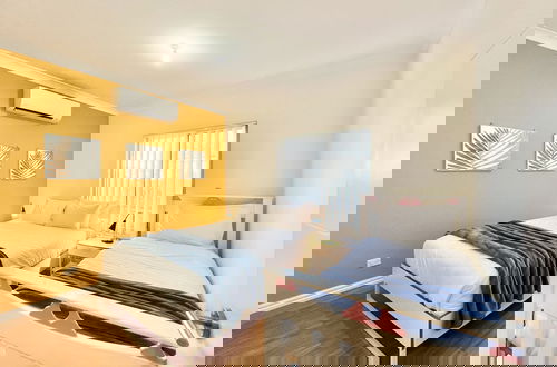 Photo 8 - 3BR 2 BTH No Stairs Aircon Big Athelstone Home