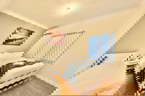 Photo 7 - 3BR 2 BTH No Stairs Aircon Big Athelstone Home