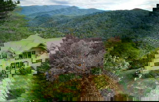 Foto 1 - Awe-inspiring Estate w Pool Theater Fire Pit