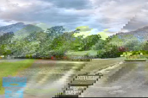 Foto 48 - Awe-inspiring Estate w Pool Theater Fire Pit