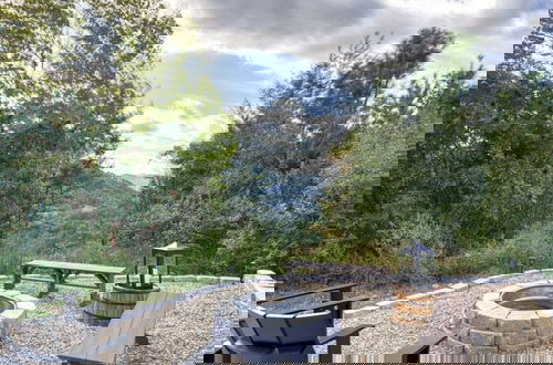 Foto 44 - Awe-inspiring Estate w Pool Theater Fire Pit