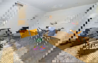 Photo 1 - The Earl s Court Hideaway - Warm 3bdr House