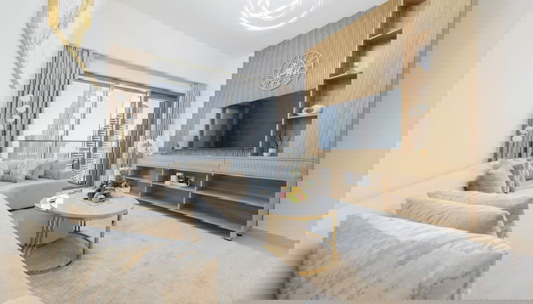 Photo 1 - DXB - Burj Royale- 4401 - DT
