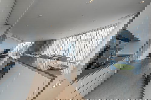 Foto 29 - Spectacular Three-bedroom Apartment With City View